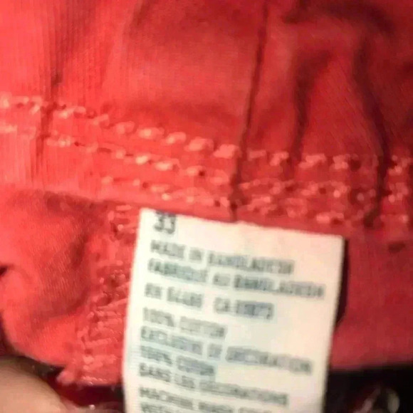 AMERICAN EAGLE RED SHORTS SIZE 33 - Picture 4 of 7